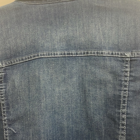 Chico’s Platinum Size 2, which is the same as 12/14 Blue Denim Cropped Jacket. - Picture 8 of 10